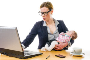 BAJA POR MATERNIDAD O PATERNIDAD