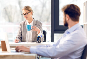 CONTRATAR A UN EMPLEADO