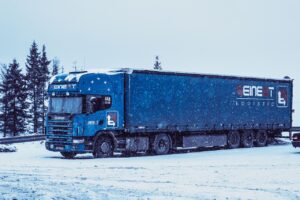camionero-entre-la-nieve-le-corresponde-una-tarifa-ilt-segun-profesiones